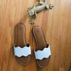 Shade and Shore white wave sandals size 10